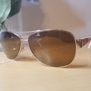 Sunglasses. Vera Bradley. Floral pattern.